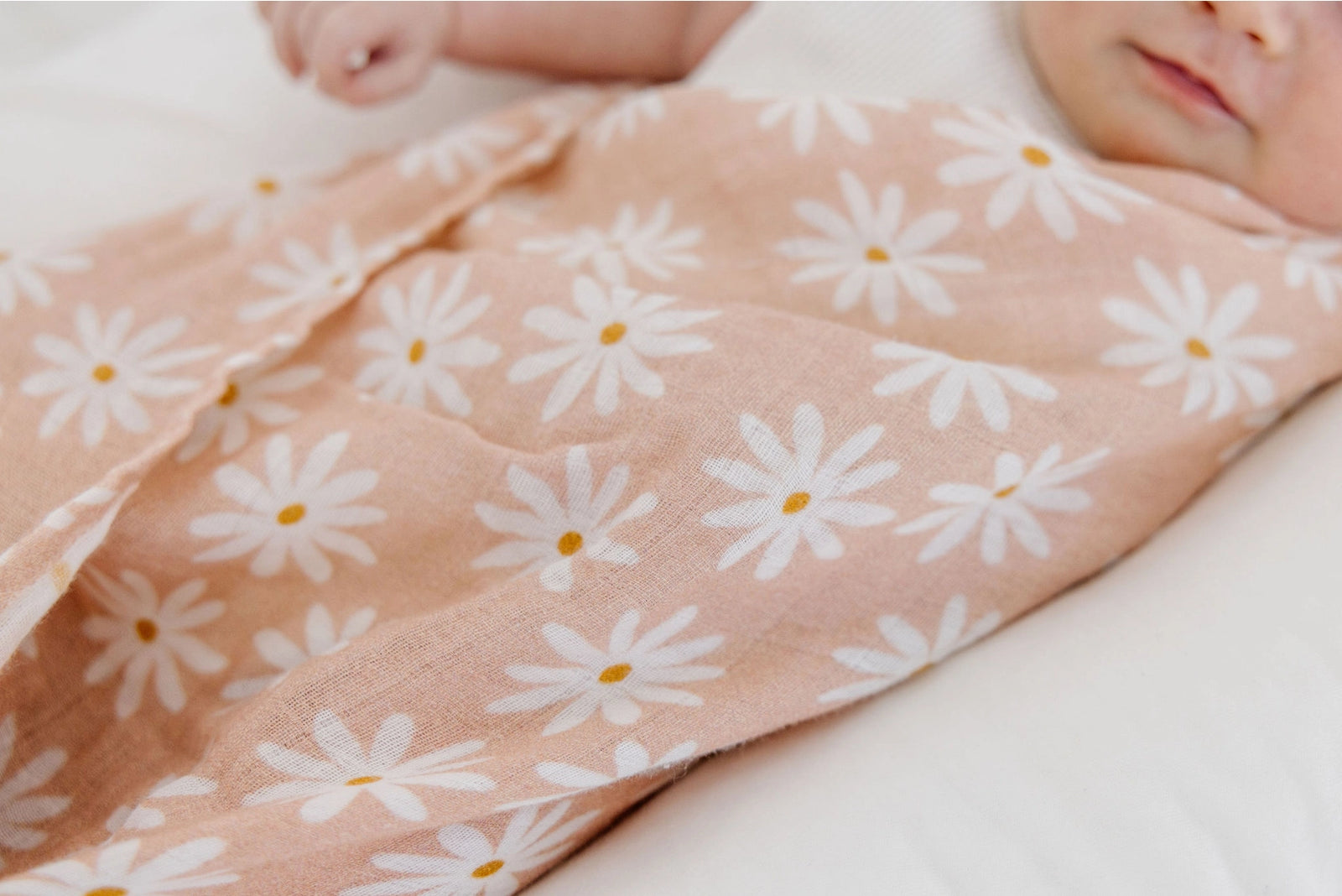 Organic Muslin Swaddle Blanket - Daisy